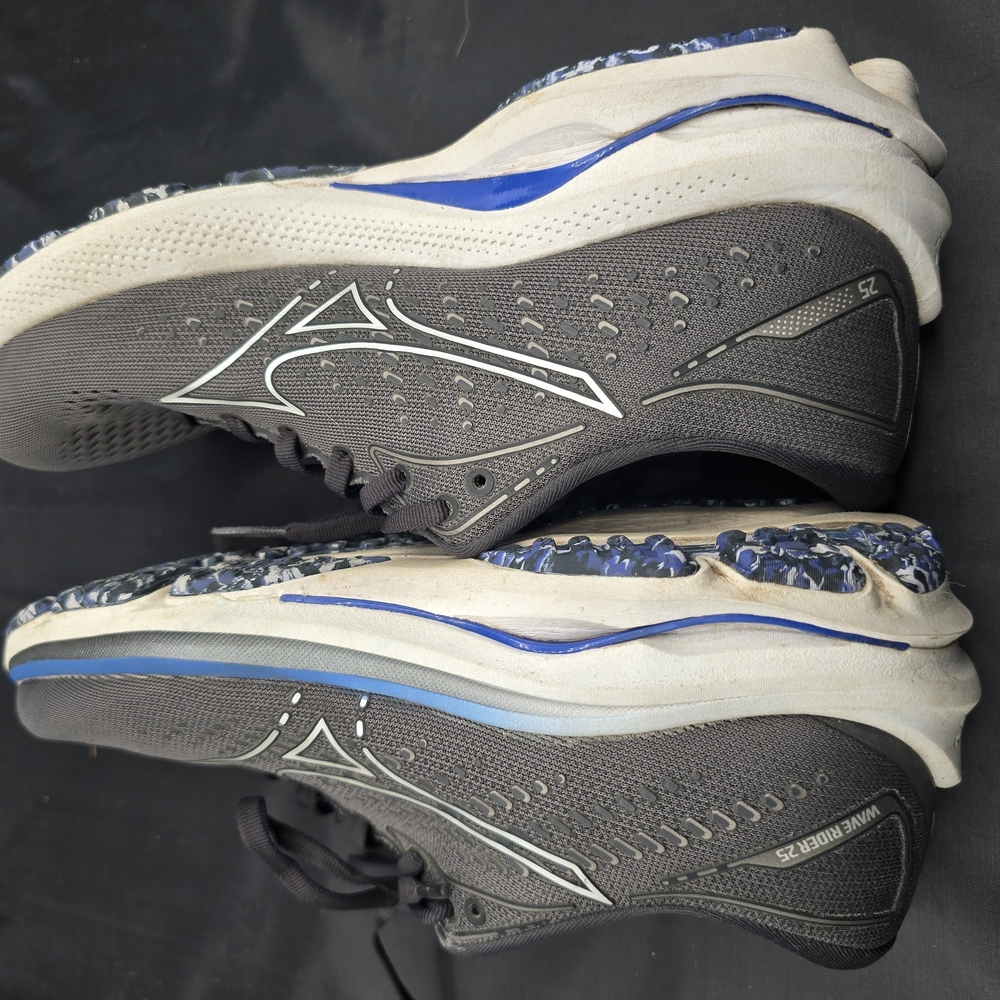 Mizuno Gray and Blue Athletic Shoes with Streamlined Design